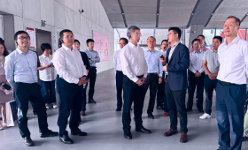 全國政協(xié)委員、經(jīng)濟(jì)委員會(huì)副主任戴東昌一行赴嘉興、蕭山服務(wù)區(qū)調(diào)研，考察始途科技移動(dòng)充電機(jī)器人項(xiàng)目